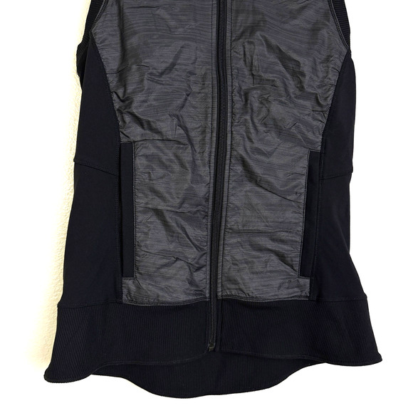 ALO Yoga Lakeside Vest Womens Medium Black Full Zip Outdoors Stretch Run Jog - Picture 4 of 5